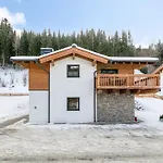Tauernlodge Eben D4 Chalet *